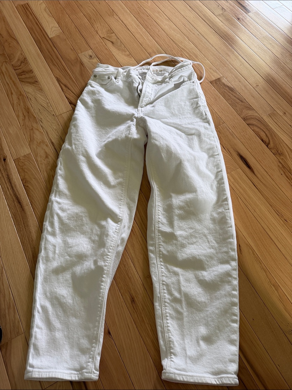 Women’s American Eagle Outfitters White Barrell Jeans